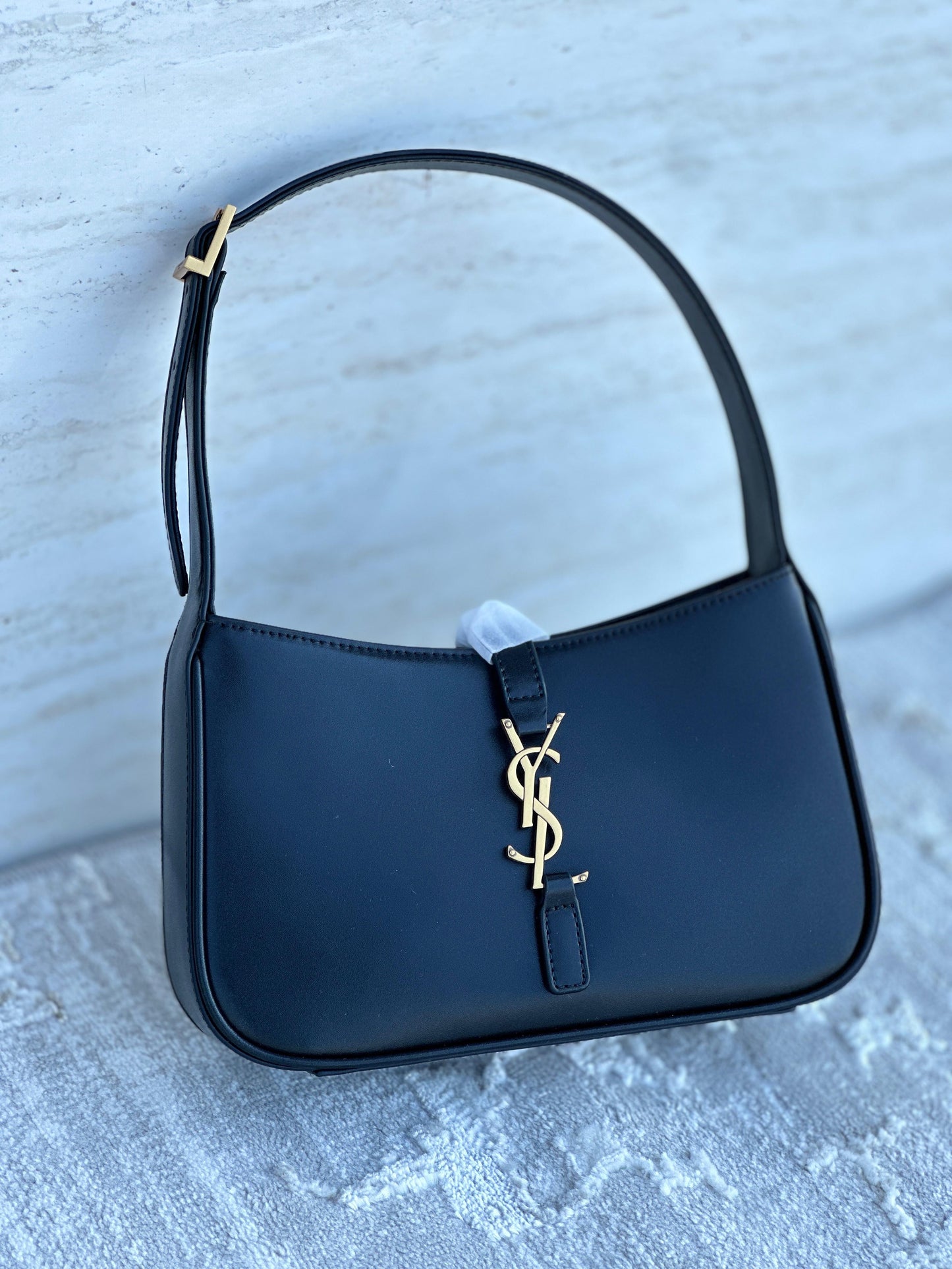 YES SAINT LAURENT PURE BLACK LEATHER HANDBAG