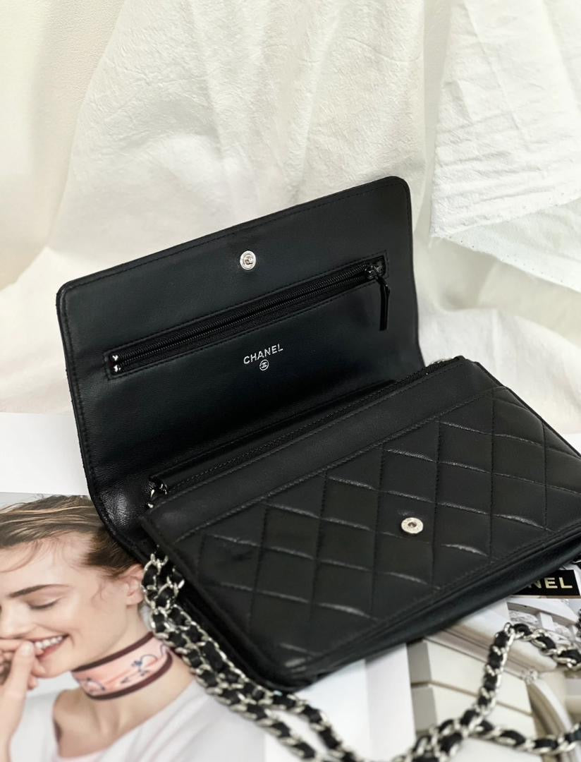 CHANEL Black Ladies Purse