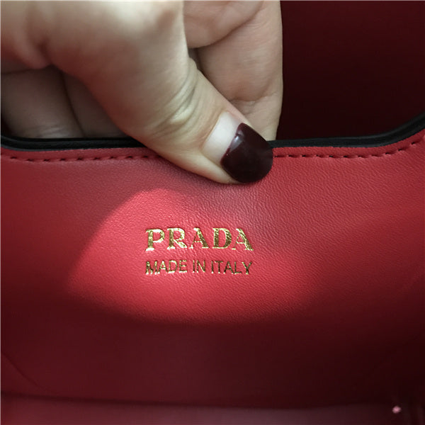Prada Black Ladies Bag With Red Interior