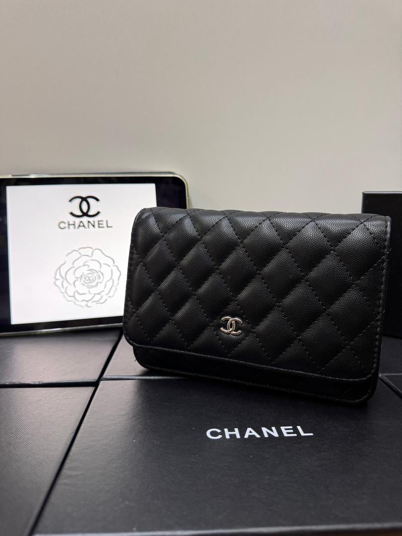CHANEL Black Ladies Purse