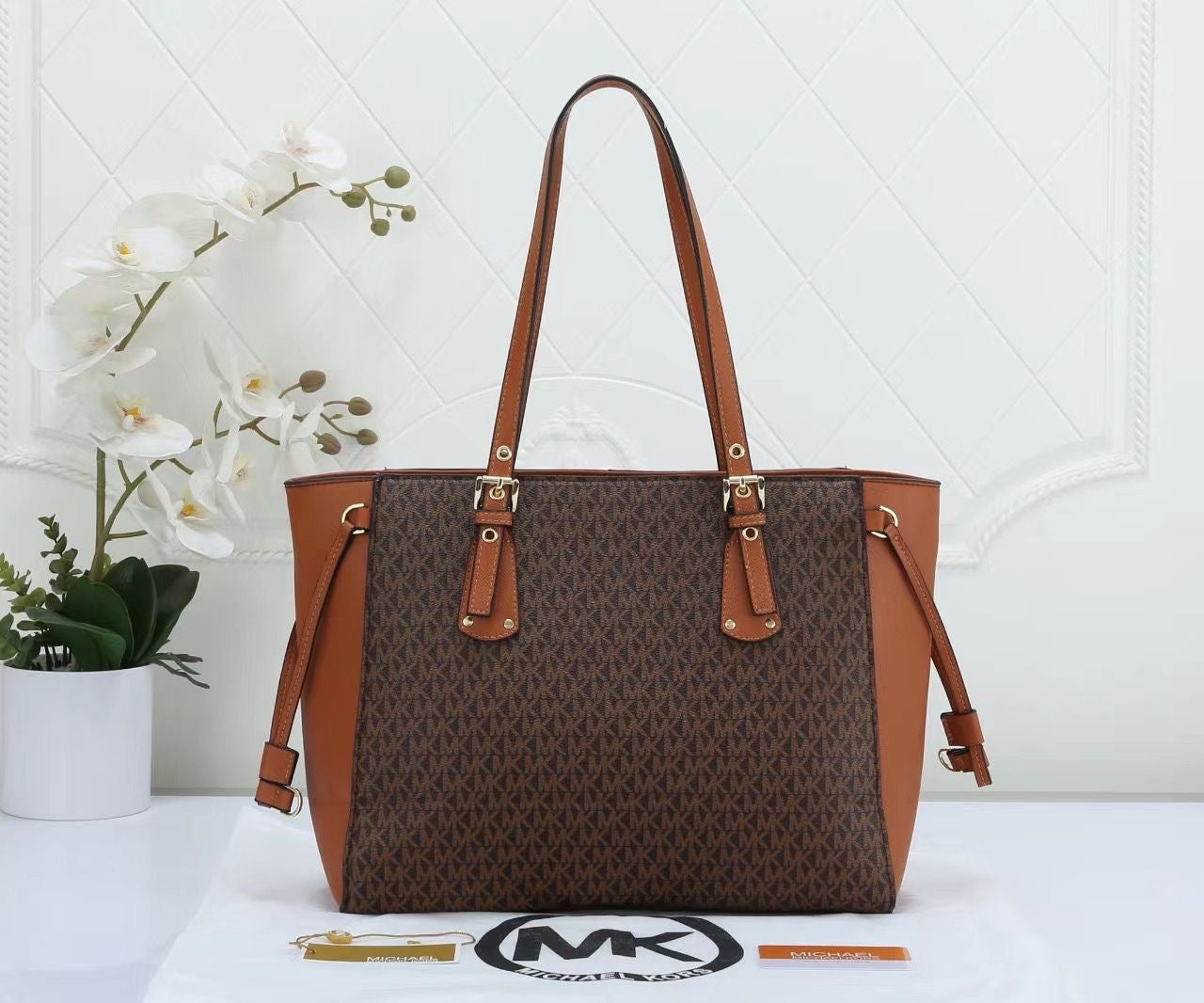 Michael Kors Signature Tote Bag Elegant & Stylish
